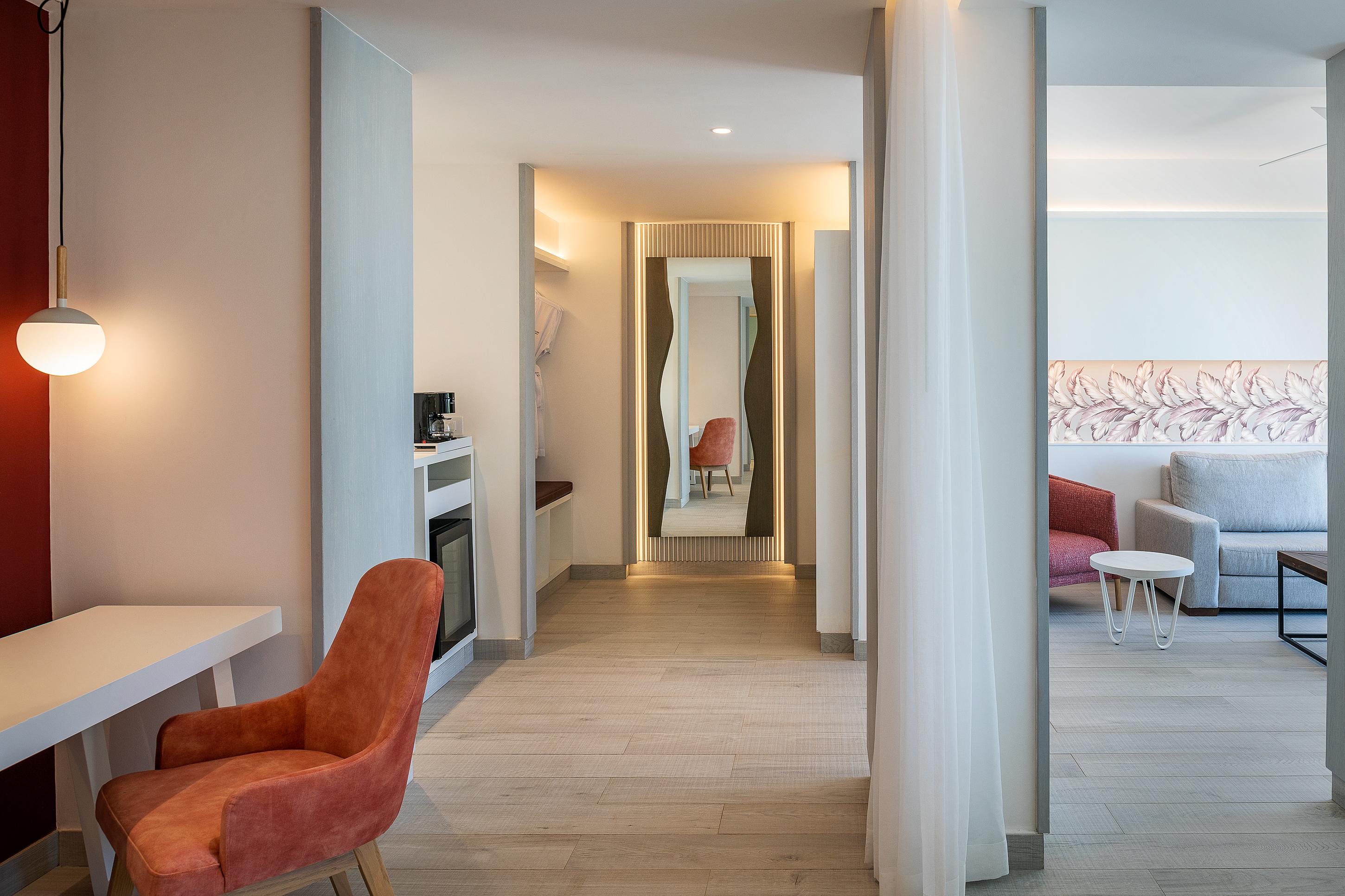 Catalonia Grand Costa Mujeres All Suites & Spa Cancun Exterior photo A suite at the hotel