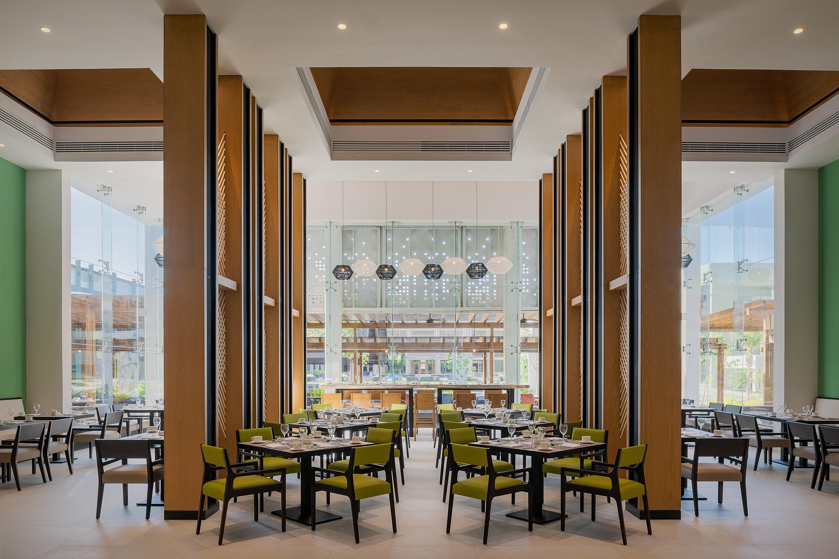 Catalonia Grand Costa Mujeres All Suites & Spa Cancun Exterior photo The restaurant at the hotel