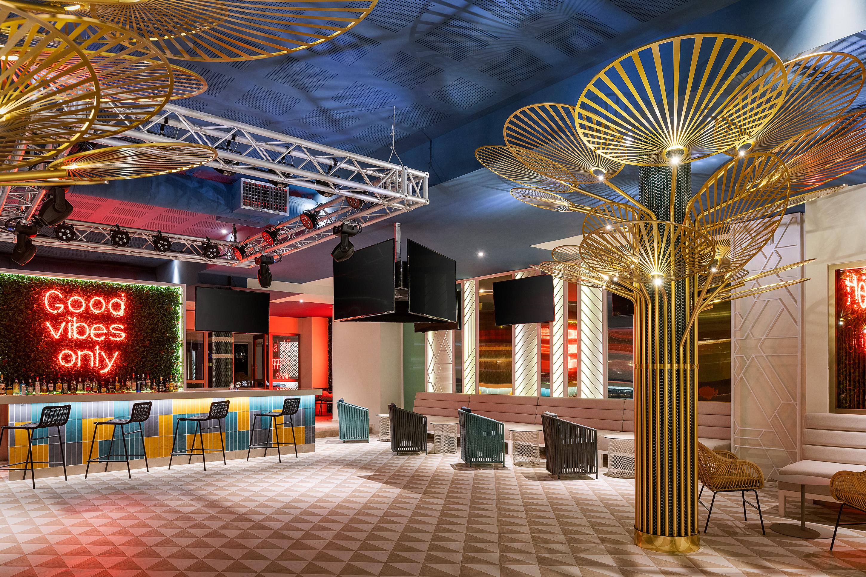 Catalonia Grand Costa Mujeres All Suites & Spa Cancun Exterior photo The interior of the nightclub