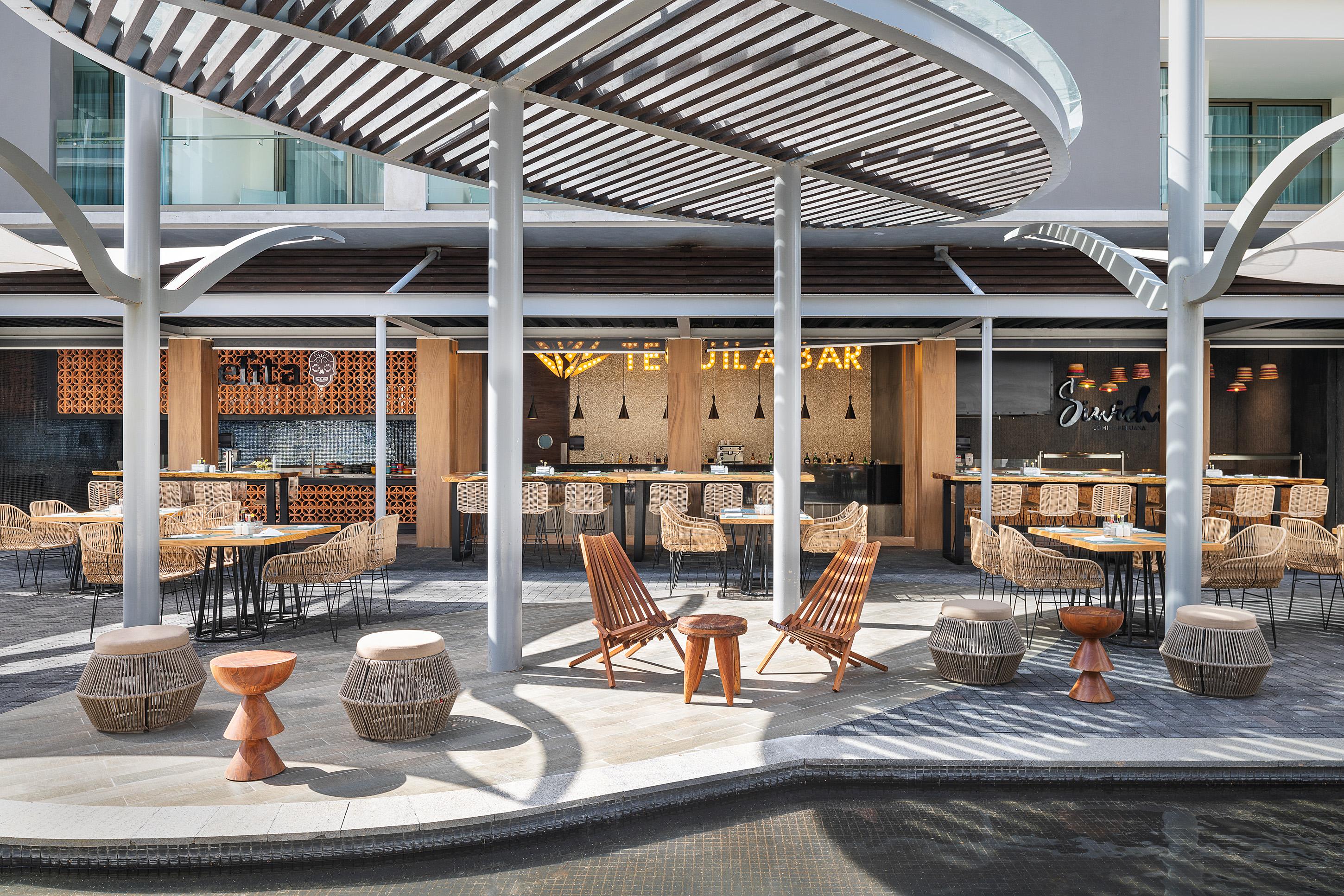 Catalonia Grand Costa Mujeres All Suites & Spa Cancun Exterior photo The Village Bar
