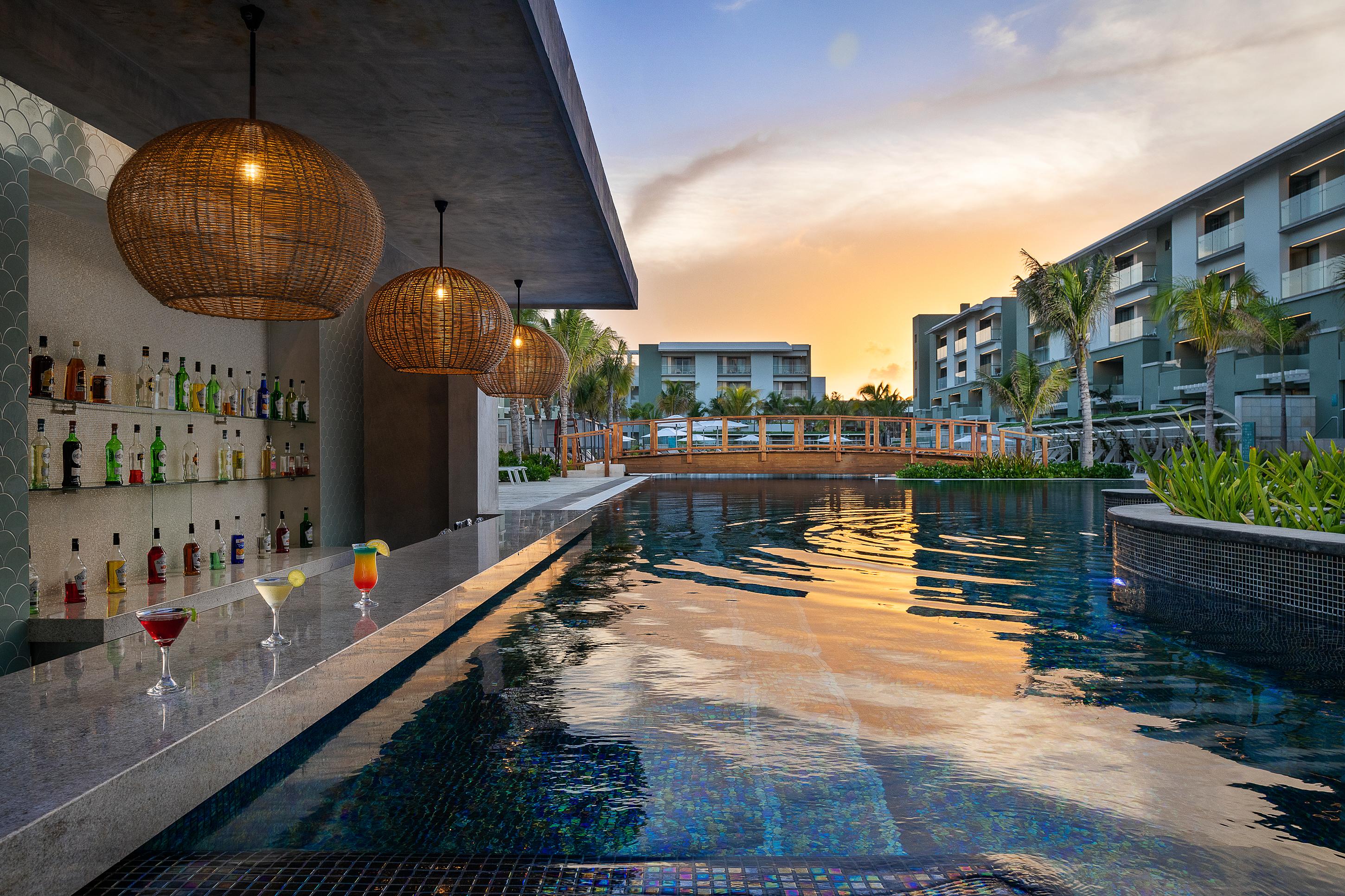 Catalonia Grand Costa Mujeres All Suites & Spa Cancun Exterior photo The swim-up bar at the hotel