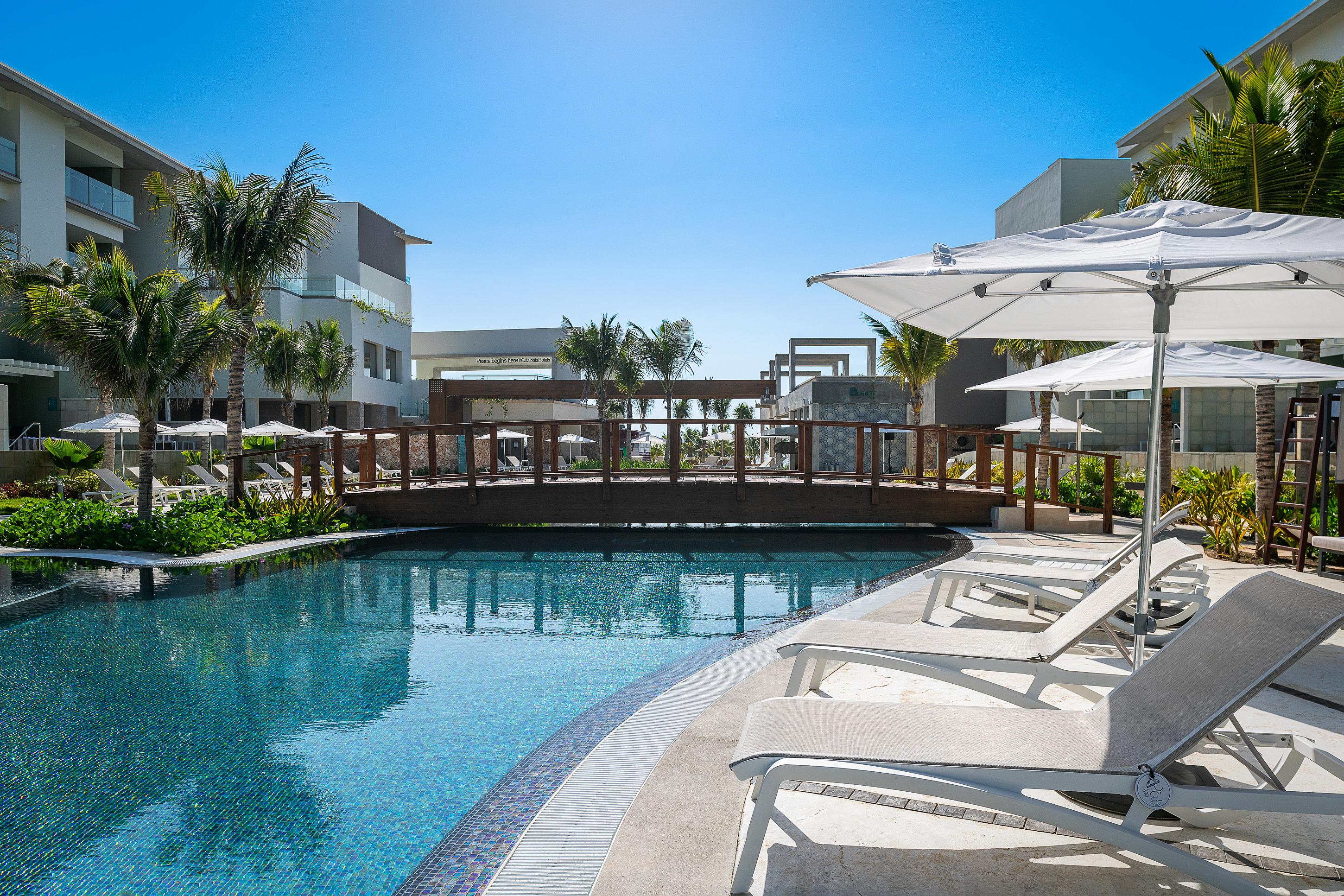 Catalonia Grand Costa Mujeres All Suites & Spa Cancun Exterior photo The Fives Beach Hotel & Residences