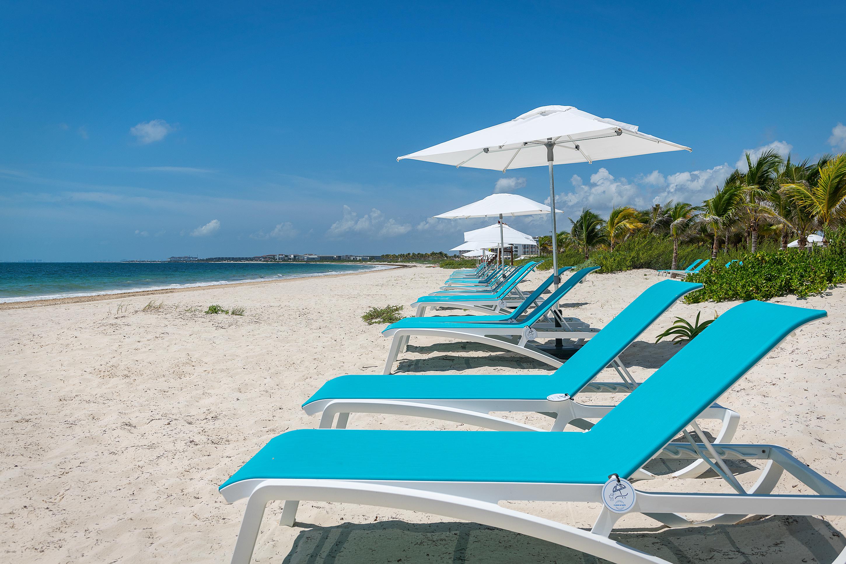 Catalonia Grand Costa Mujeres All Suites & Spa Cancun Exterior photo Beach at the Atlantis Paradise Island