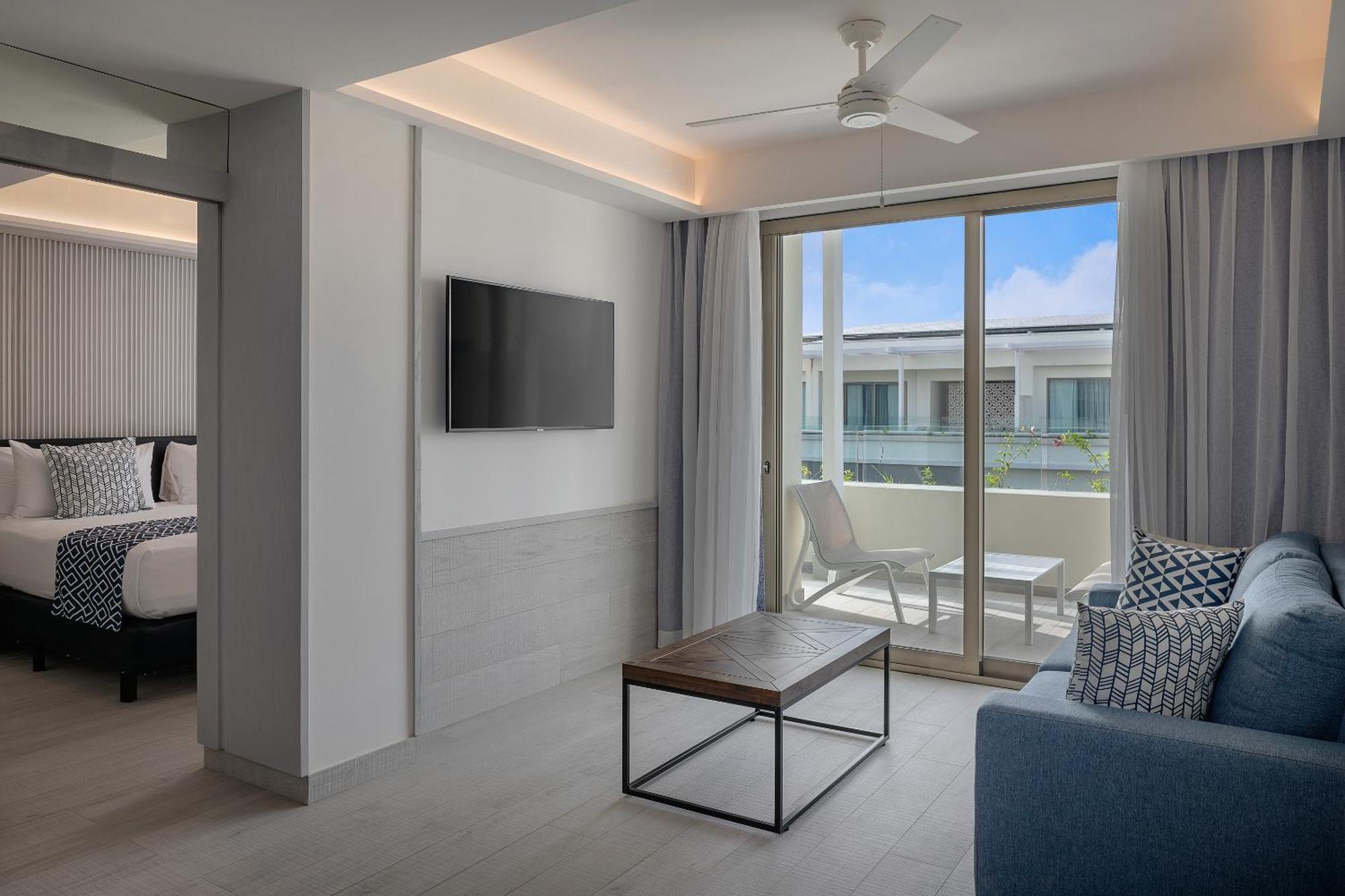 Catalonia Grand Costa Mujeres All Suites & Spa Cancun Exterior photo Suite at Hilton Garden Inn, Cancun